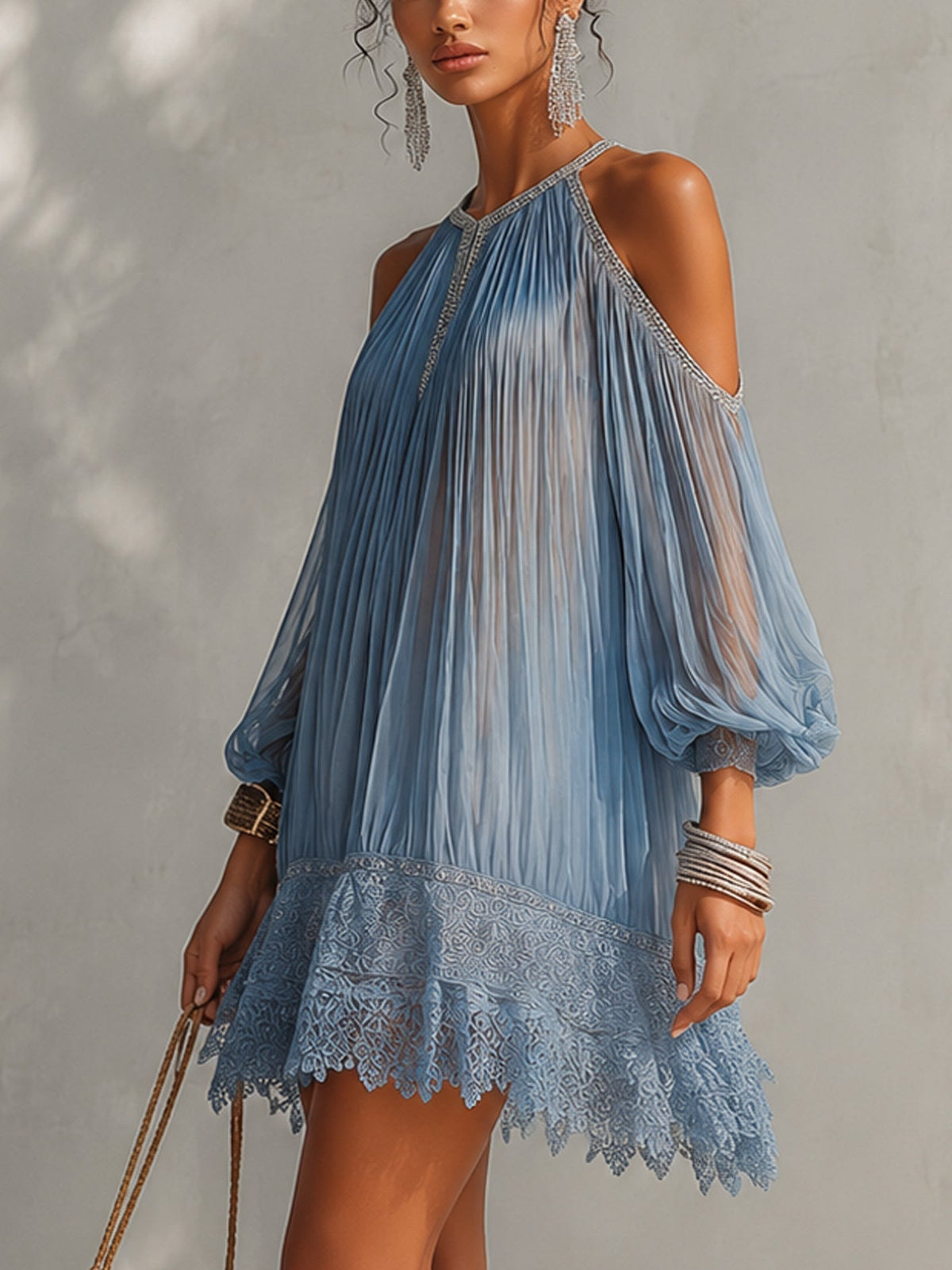 LEA | MINIVESTIDO AZUL CON HOMBROS DESCUBIERTOS