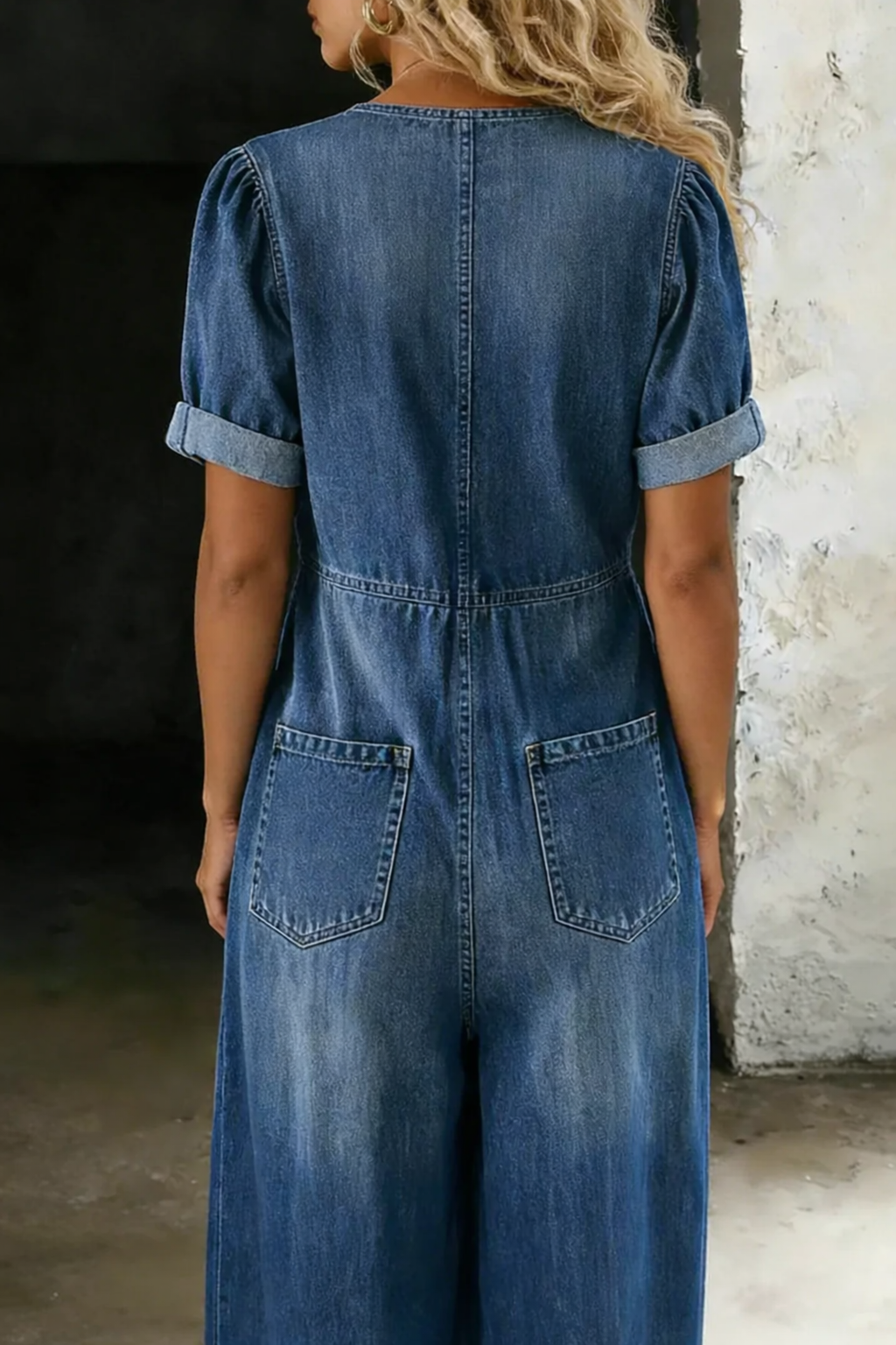 Maya | Short jumpsuit with short sleeves and V-neck