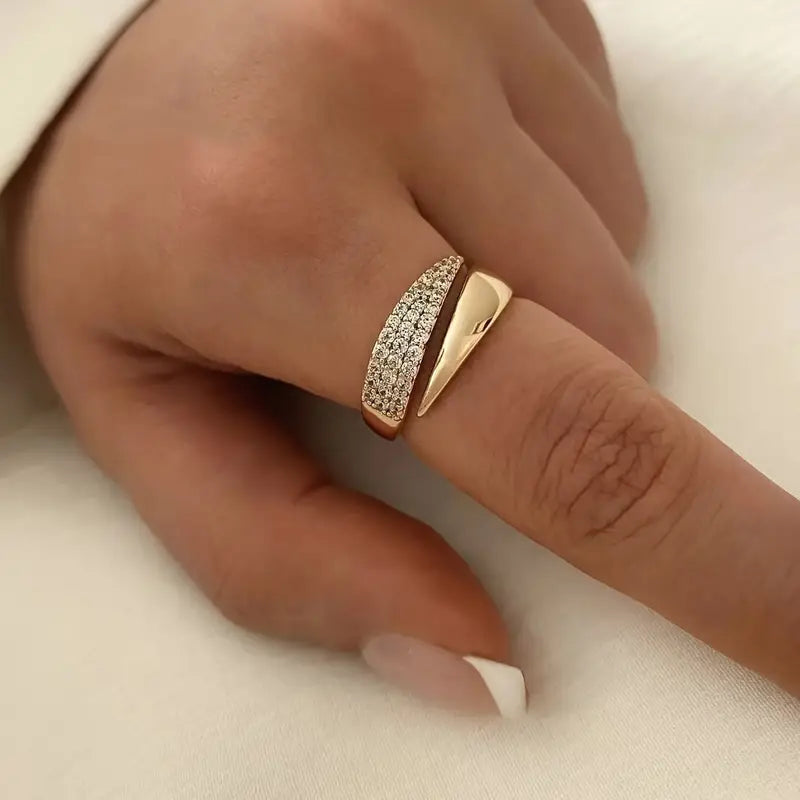 LENA | BOUCLE CROISÉE AVEC ZIRCONIA