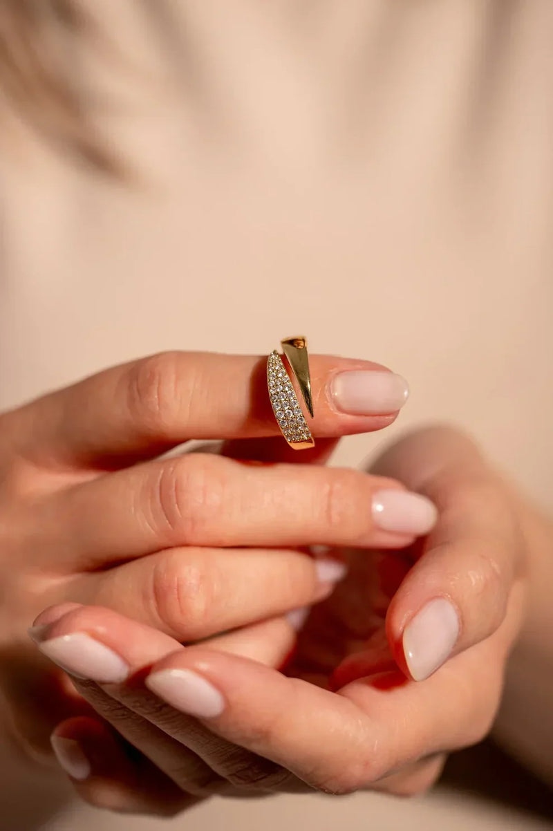 LENA | BOUCLE CROISÉE AVEC ZIRCONIA