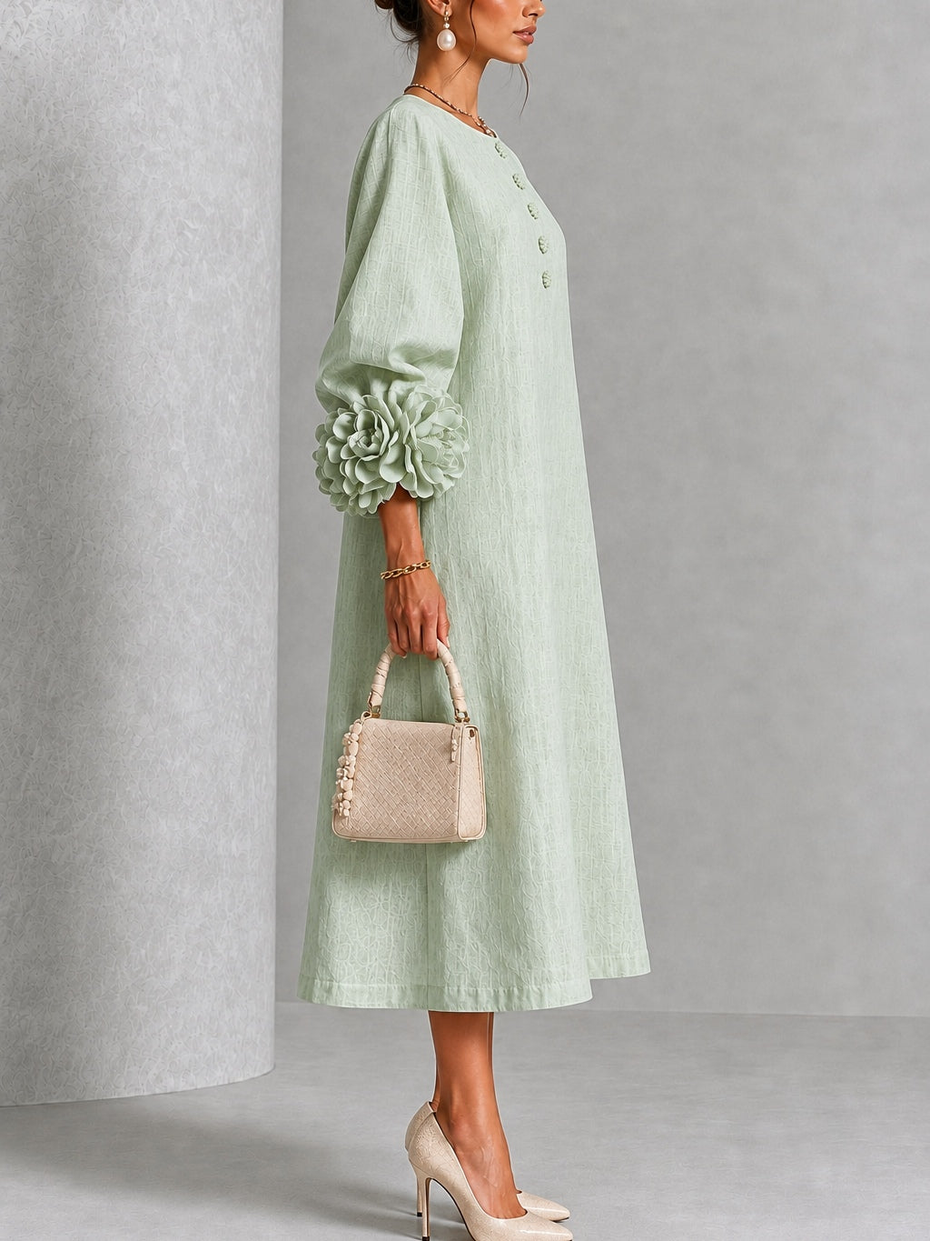 Giorgia | Robe midi fleurie à boutons et poignets décoratifs