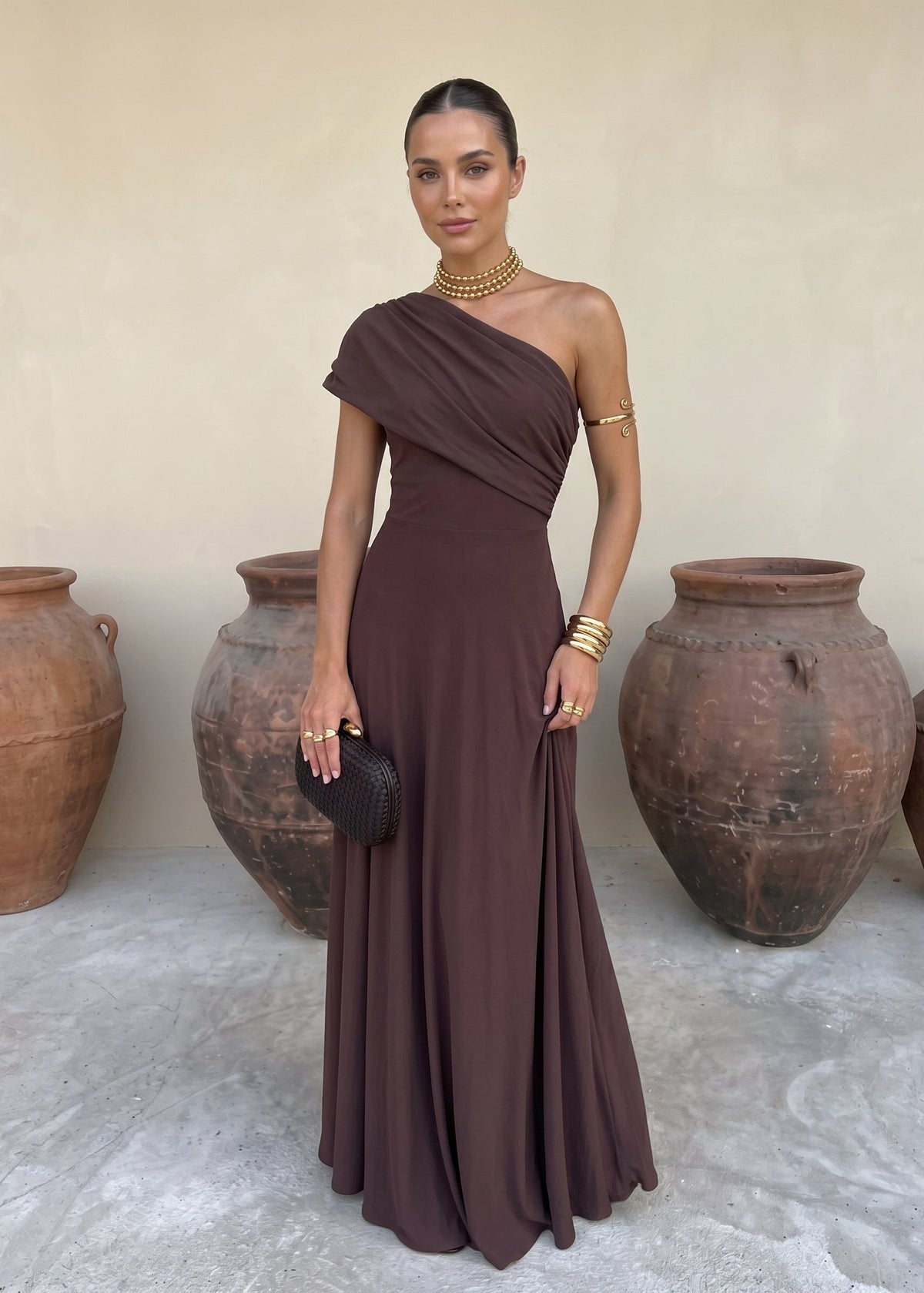 Robe Toledo : Fluidité et style asymétrique