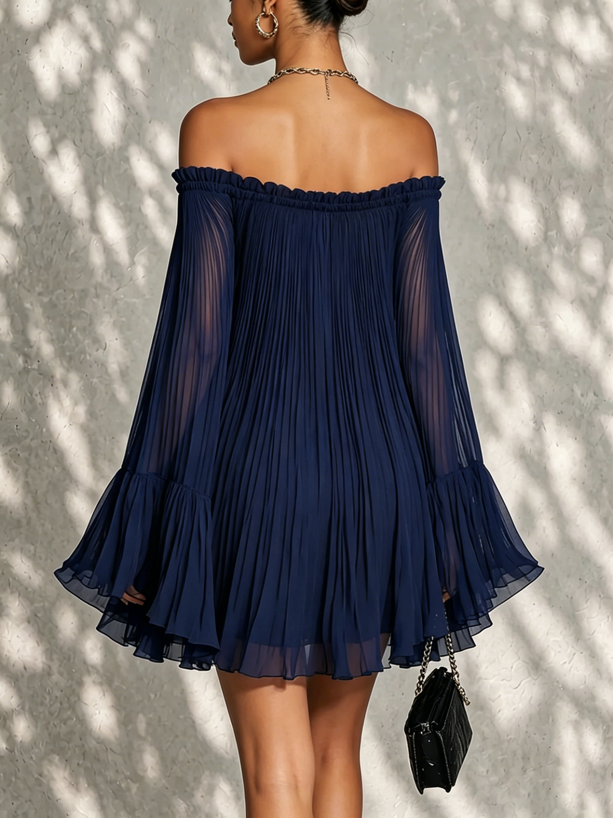 BÉATRICE | ROBE COURTE BLEUE À ÉPAULES DÉCOUVERTES