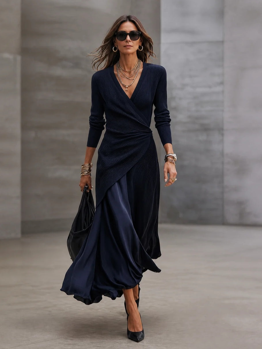 Margarita™ | Robe longue cache-cœur asymétrique rayée bleu nuit avec détails en satin