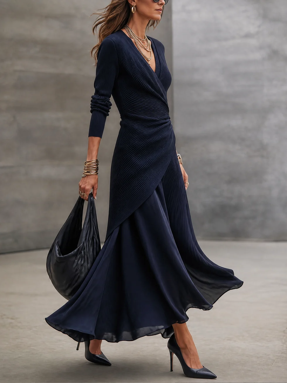 Margarita™ | Robe longue cache-cœur asymétrique rayée bleu nuit avec détails en satin