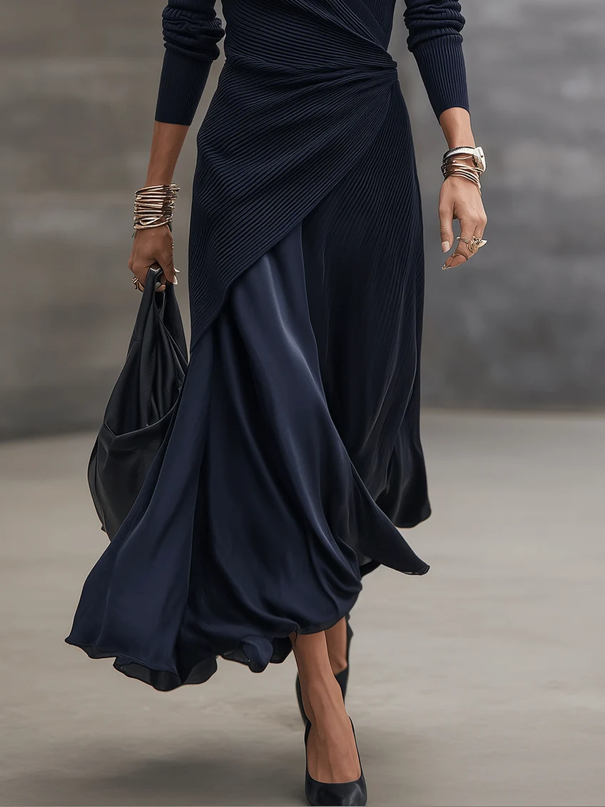 Margarita™ | Robe longue cache-cœur asymétrique rayée bleu nuit avec détails en satin