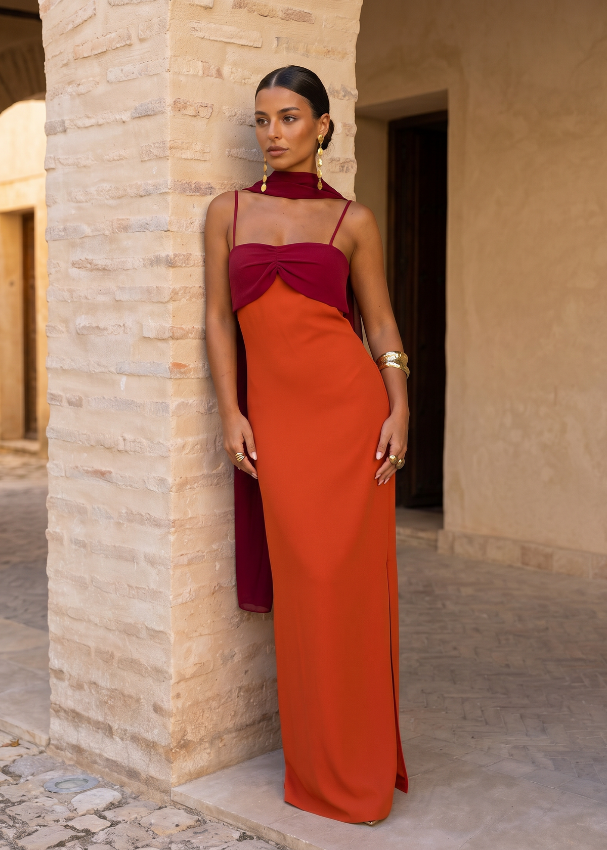 Zahara | Robe orange avec encolure rouge