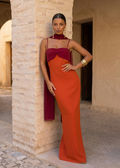 Zahara | Robe orange avec encolure rouge